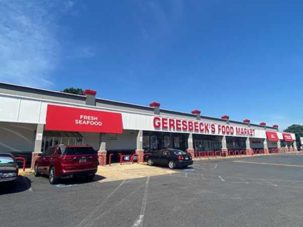 Middle River shopping center sells for .4 million